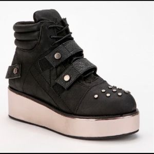 New Y.R.U. Black Silver Platform High Top. Sz. 6.5
